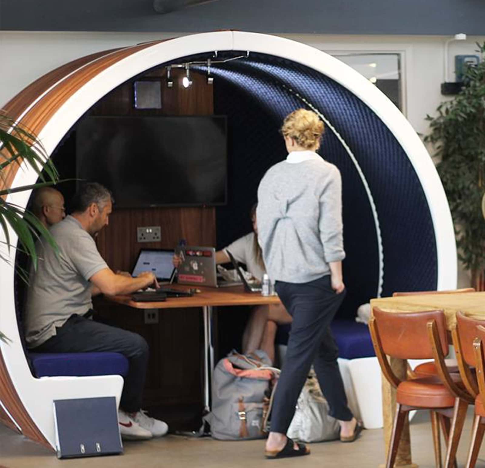 circular-open-pod_11 Meeting Booths | My Office Pod