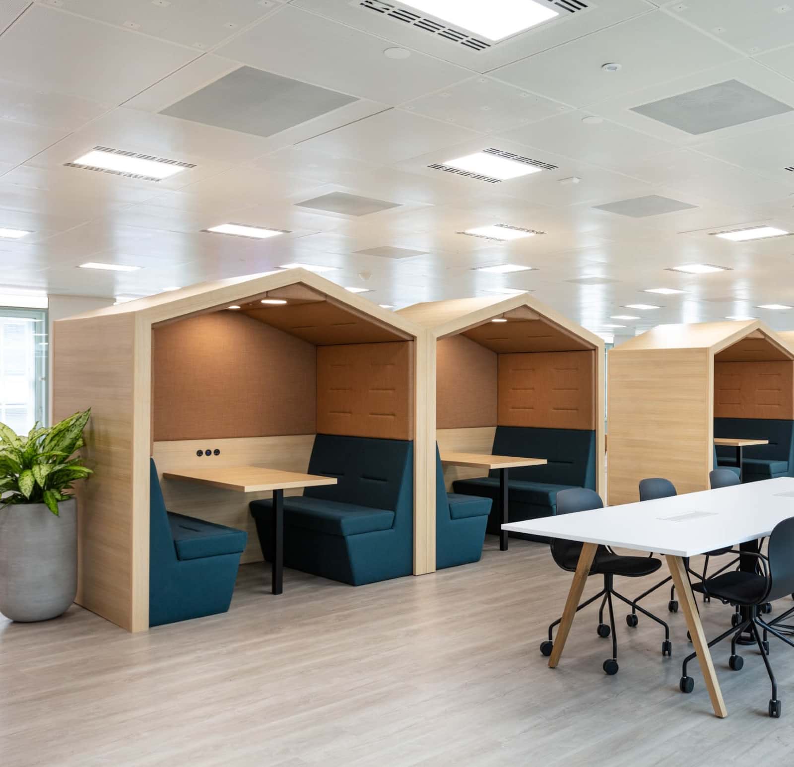 railway-carriage-booth_14 Meeting Booths | My Office Pod