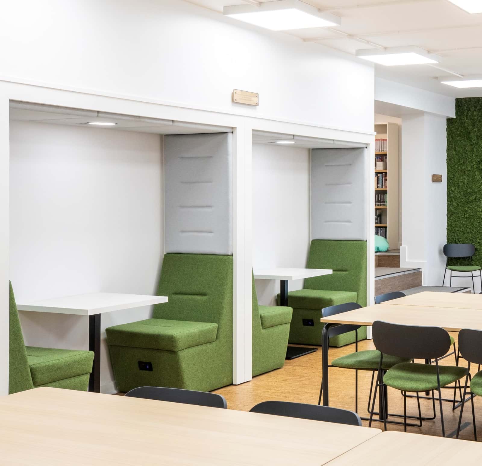 railway-carriage-booth_15 Meeting Booths | My Office Pod