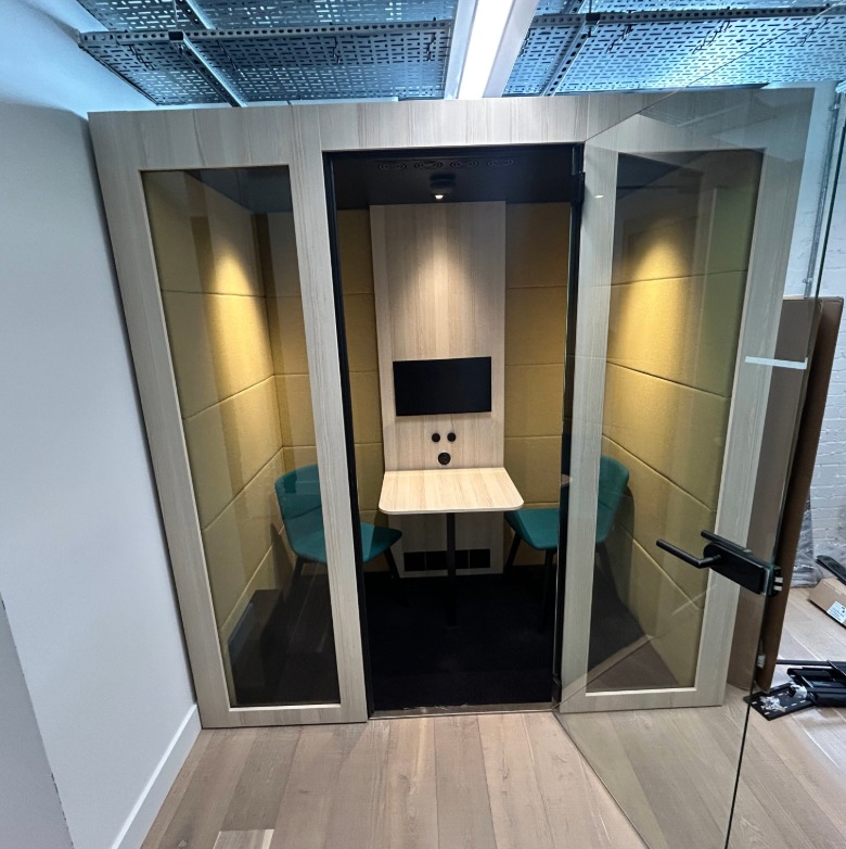 Used Silent Room Meeting Pod - Second Hand Meeting Pod - Second Hand Office Pods - My Office Pod - Exterior Used Silent Room Meeting Pod - Second Hand Meeting Pod - Second Hand Office Pods - My Office Pod - Exterior
